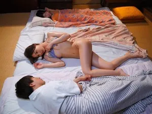 Má buồn rầu vì cậu con trai nghiện tình dục nhưng tình cờ người phụ nữ hàng xóm cũng vậy