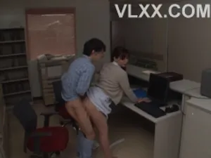 Thiếu thốn vì Ông chồng không làm tình, bà xã tìm đến mấy anh cdương vật shiper