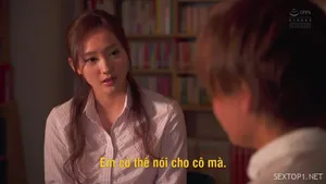 Không thể rời mắt khỏi cặp vú của em đồng nghiệp