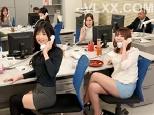 Anh học sinh nghèo sống một mình và 2 cô nàng cạnh nhà tốt bụng