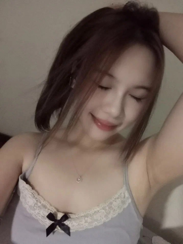 Má kế trẻ chịch với 2 cậu con trai riêng của chồng… vì Ông xã già “yếu”